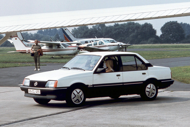 Opel Ascona SR (1984) – Werksfoto